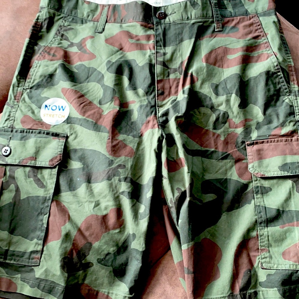 Camo cargo shorts size 34- Dockers